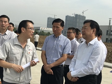 余总向袁市长介绍k8凯发发展现状.png